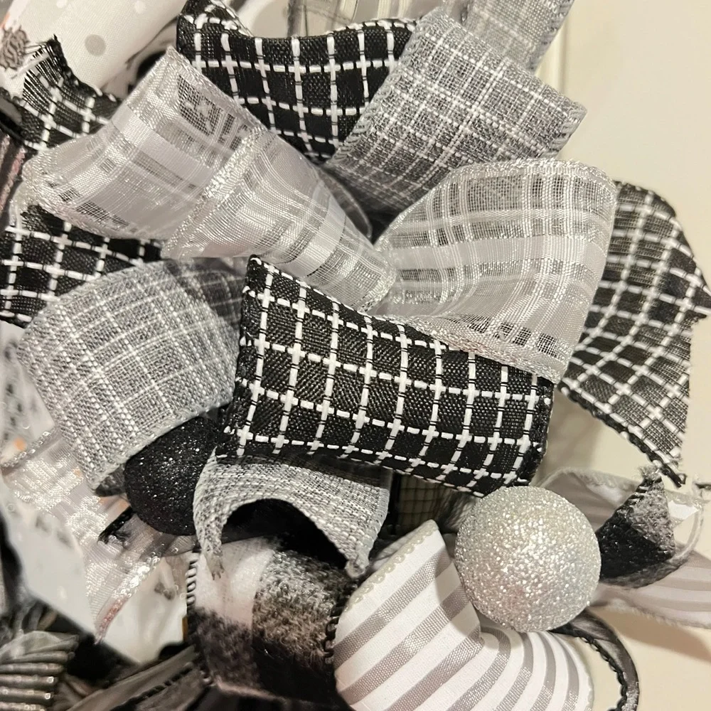 13 inch Halloween Ribbon Wreath Black White Gnome MW2